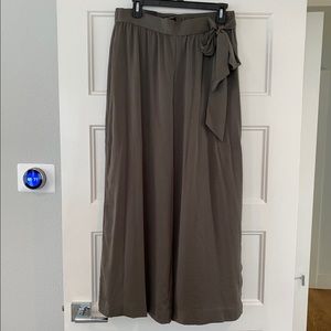 Banana Republic wide leg pants, size 6